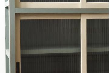 ペイント家具　モールガラスがおしゃれなアンティーク戸棚(収納棚、キャビネット)