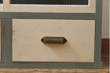 ペイント家具　モールガラスがおしゃれなアンティーク戸棚(収納棚、キャビネット)