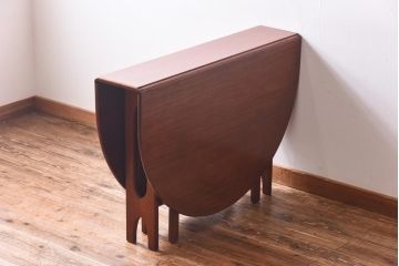 ビンテージ家具　北欧ヴィンテージ　チーク材　脚のデザインが珍しいゲートレッグテーブル(エクステンションテーブル、ダイニングテーブル)