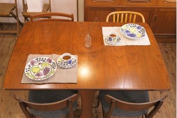 ビンテージ家具　北欧ヴィンテージ　チーク材　木目の美しさが活きるシンプルなデザインのゲートレッグテーブル(バタフライテーブル、エクステンションテーブル)