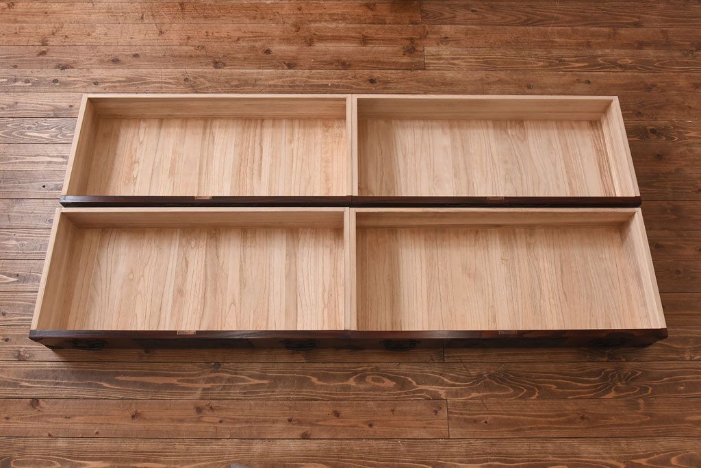 リメイク　中古美品・岩谷堂箪笥　牡丹紋様金具が豪華な箪笥サイドボード(サイドチェスト、衣装箪笥)