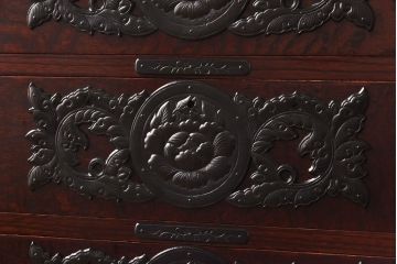 リメイク　中古美品・岩谷堂箪笥　牡丹紋様金具が豪華な箪笥サイドボード(サイドチェスト、衣装箪笥)