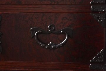 リメイク　中古美品・岩谷堂箪笥　牡丹紋様金具が豪華な箪笥サイドボード(サイドチェスト、衣装箪笥)