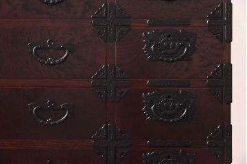 リメイク　中古美品・岩谷堂箪笥　牡丹紋様金具が豪華な箪笥サイドボード(サイドチェスト、衣装箪笥)