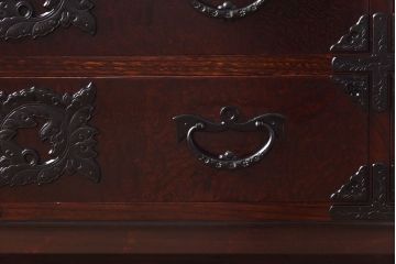 リメイク　中古美品・岩谷堂箪笥　牡丹紋様金具が豪華な箪笥サイドボード(サイドチェスト、衣装箪笥)