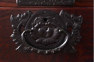 リメイク　中古美品・岩谷堂箪笥　牡丹紋様金具が豪華な箪笥サイドボード(サイドチェスト、衣装箪笥)