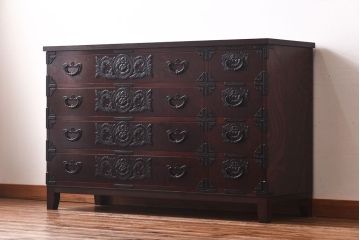 リメイク　中古美品・岩谷堂箪笥　牡丹紋様金具が豪華な箪笥サイドボード(サイドチェスト、衣装箪笥)