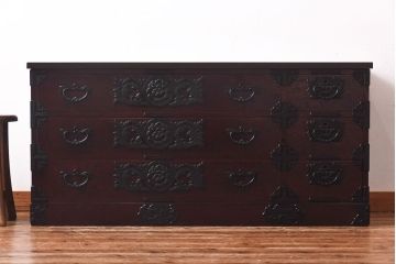 リメイク　中古美品・岩谷堂箪笥　牡丹紋様金具が豪華な箪笥サイドボード(サイドチェスト、衣装箪笥)(1)