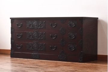 リメイク　中古美品・岩谷堂箪笥　牡丹紋様金具が豪華な箪笥サイドボード(サイドチェスト、衣装箪笥)(1)
