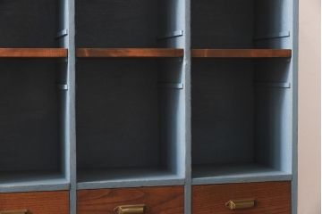 ペイント家具　リメイク品　シックな雰囲気漂う収納棚(ロッカー、オープンラック、引き出し)