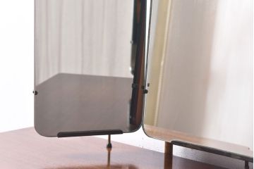ヴィンテージ家具　北欧ビンテージ　G-PLAN(ジープラン) BBシリーズ　斬新なデザインが魅力的なドレッサー