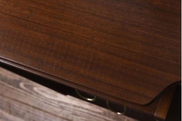 ヴィンテージ家具　北欧ビンテージ　G-PLAN(ジープラン) BBシリーズ　斬新なデザインが魅力的なドレッサー
