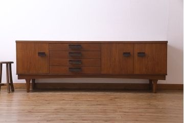 北欧家具　Bath Cabinet Makers LTD. 濃い色味が大人の空間を演出するサイドボード(ローボード、キャビネット、収納棚)