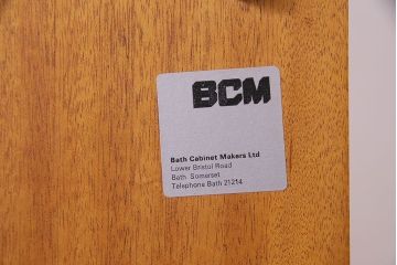 北欧家具　Bath Cabinet Makers LTD. 濃い色味が大人の空間を演出するサイドボード(ローボード、キャビネット、収納棚)