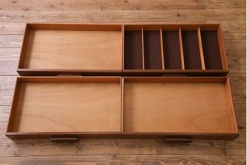 北欧家具　Bath Cabinet Makers LTD. 濃い色味が大人の空間を演出するサイドボード(ローボード、キャビネット、収納棚)