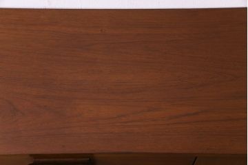 北欧家具　Bath Cabinet Makers LTD. 濃い色味が大人の空間を演出するサイドボード(ローボード、キャビネット、収納棚)