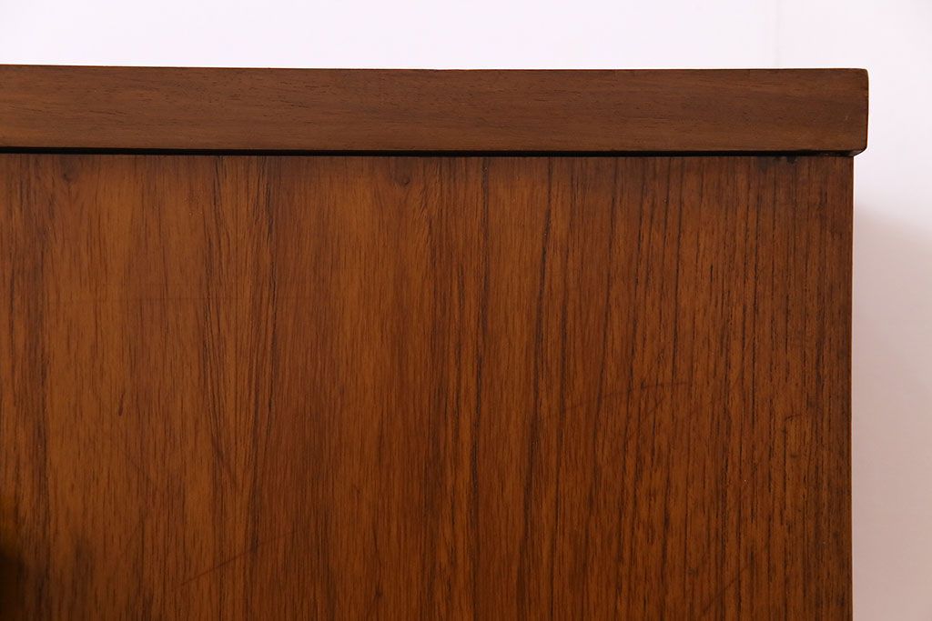 北欧家具　Bath Cabinet Makers LTD. 濃い色味が大人の空間を演出するサイドボード(ローボード、キャビネット、収納棚)