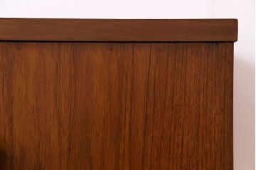 北欧家具　Bath Cabinet Makers LTD. 濃い色味が大人の空間を演出するサイドボード(ローボード、キャビネット、収納棚)