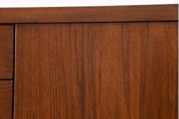 北欧家具　Bath Cabinet Makers LTD. 濃い色味が大人の空間を演出するサイドボード(ローボード、キャビネット、収納棚)