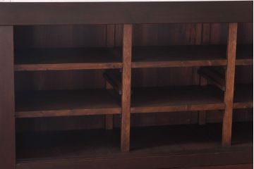 アンティーク家具　和製アンティーク　7尺　脚付き　どっしりとした佇まいが存在感を放つ水屋サイドボード(飾り棚、リビングボード)