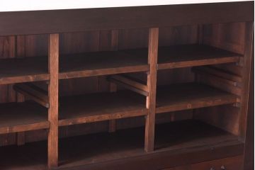 アンティーク家具　和製アンティーク　7尺　脚付き　どっしりとした佇まいが存在感を放つ水屋サイドボード(飾り棚、リビングボード)