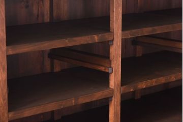 アンティーク家具　和製アンティーク　7尺　脚付き　どっしりとした佇まいが存在感を放つ水屋サイドボード(飾り棚、リビングボード)