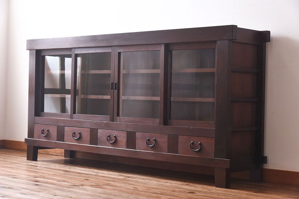 アンティーク家具　和製アンティーク　7尺　脚付き　どっしりとした佇まいが存在感を放つ水屋サイドボード(飾り棚、リビングボード)