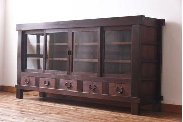 アンティーク家具　和製アンティーク　7尺　脚付き　どっしりとした佇まいが存在感を放つ水屋サイドボード(飾り棚、リビングボード)