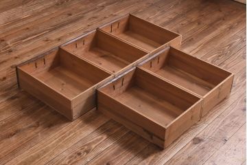 アンティーク家具　和製アンティーク　7尺　脚付き　どっしりとした佇まいが存在感を放つ水屋サイドボード(飾り棚、リビングボード)