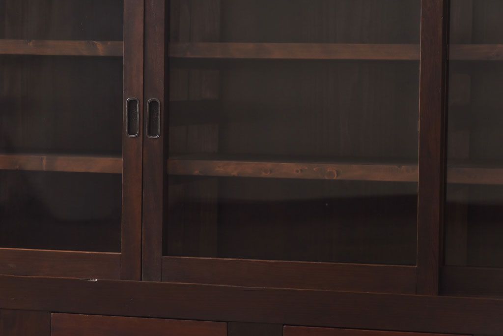 アンティーク家具　和製アンティーク　7尺　脚付き　どっしりとした佇まいが存在感を放つ水屋サイドボード(飾り棚、リビングボード)