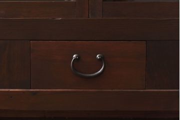 アンティーク家具　和製アンティーク　7尺　脚付き　どっしりとした佇まいが存在感を放つ水屋サイドボード(飾り棚、リビングボード)