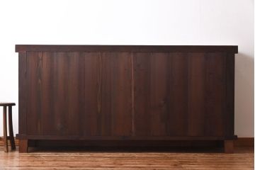 アンティーク家具　和製アンティーク　7尺　脚付き　どっしりとした佇まいが存在感を放つ水屋サイドボード(飾り棚、リビングボード)