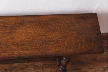 ヴィンテージ家具　イギリスビンテージ　オーク材　挽き物の脚のデザインが上品なベンチ(長椅子、飾り台)(1)