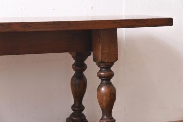 ヴィンテージ家具　イギリスビンテージ　オーク材　挽き物の脚のデザインが上品なベンチ(長椅子、飾り台)(1)