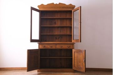 アンティーク家具 イギリスアンティーク 明るい色のオーク材が魅力のエレガントなキャビネット(食器棚、カップボード、飾り棚)