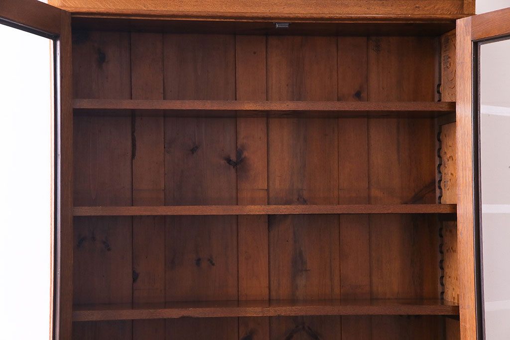 アンティーク家具 イギリスアンティーク 明るい色のオーク材が魅力のエレガントなキャビネット(食器棚、カップボード、飾り棚)