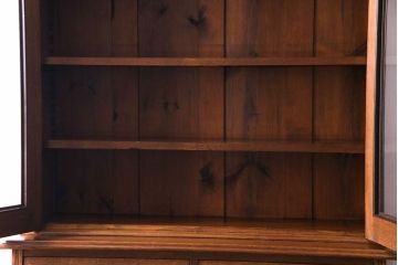 アンティーク家具 イギリスアンティーク 明るい色のオーク材が魅力のエレガントなキャビネット(食器棚、カップボード、飾り棚)