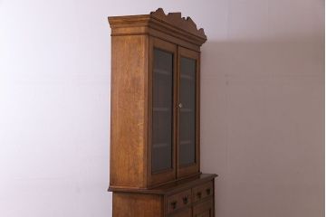 アンティーク家具 イギリスアンティーク 明るい色のオーク材が魅力のエレガントなキャビネット(食器棚、カップボード、飾り棚)