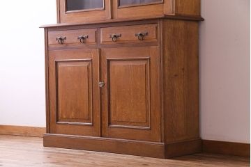 アンティーク家具 イギリスアンティーク 明るい色のオーク材が魅力のエレガントなキャビネット(食器棚、カップボード、飾り棚)