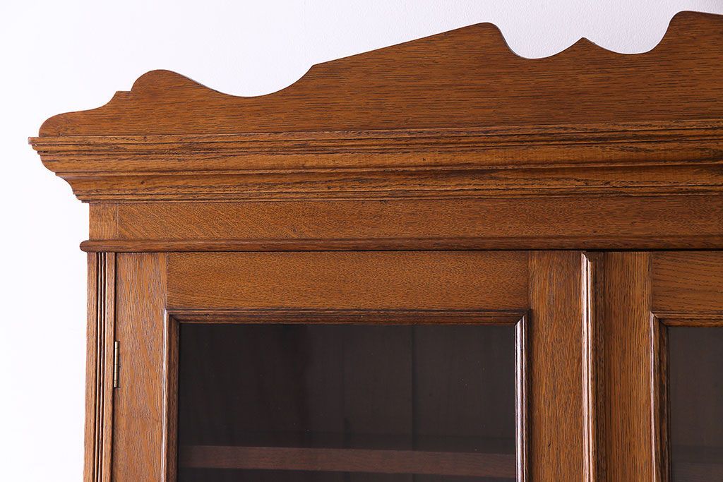 アンティーク家具 イギリスアンティーク 明るい色のオーク材が魅力のエレガントなキャビネット(食器棚、カップボード、飾り棚)