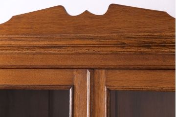 アンティーク家具 イギリスアンティーク 明るい色のオーク材が魅力のエレガントなキャビネット(食器棚、カップボード、飾り棚)