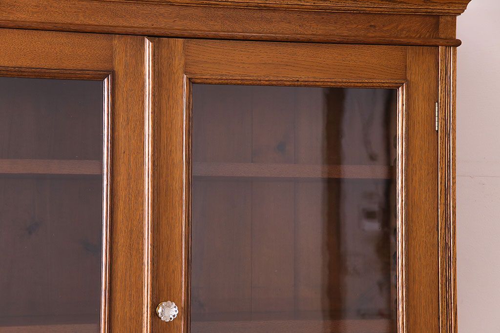 アンティーク家具 イギリスアンティーク 明るい色のオーク材が魅力のエレガントなキャビネット(食器棚、カップボード、飾り棚)