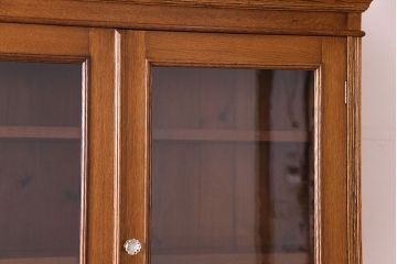 アンティーク家具 イギリスアンティーク 明るい色のオーク材が魅力のエレガントなキャビネット(食器棚、カップボード、飾り棚)