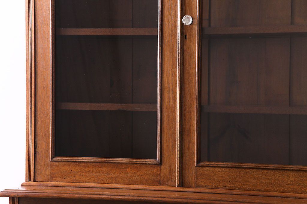 アンティーク家具 イギリスアンティーク 明るい色のオーク材が魅力のエレガントなキャビネット(食器棚、カップボード、飾り棚)