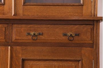 アンティーク家具 イギリスアンティーク 明るい色のオーク材が魅力のエレガントなキャビネット(食器棚、カップボード、飾り棚)