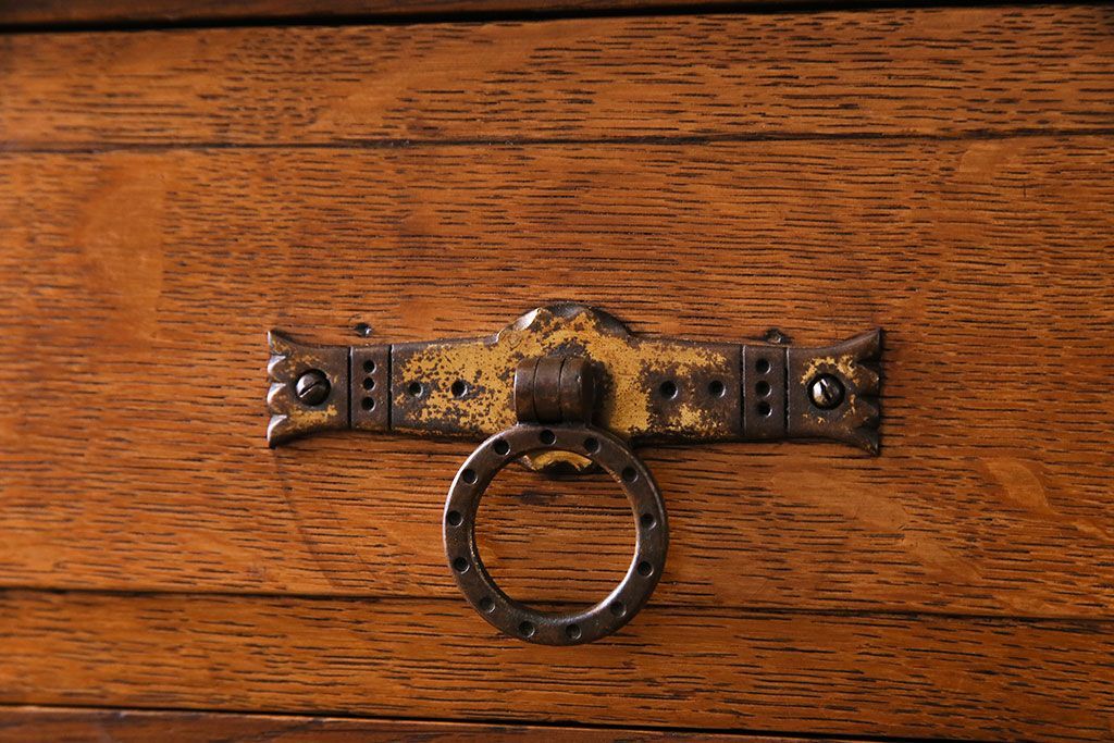 アンティーク家具 イギリスアンティーク 明るい色のオーク材が魅力のエレガントなキャビネット(食器棚、カップボード、飾り棚)