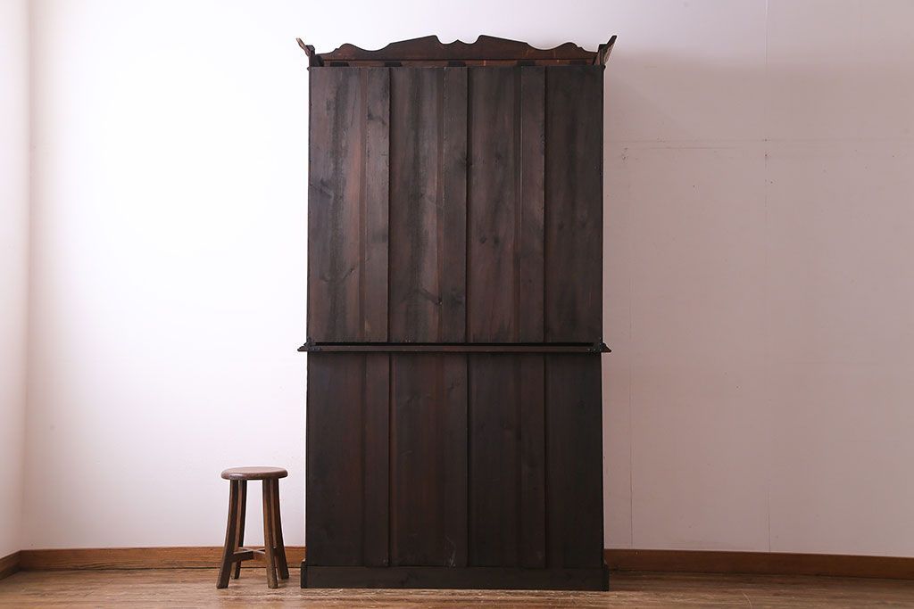 アンティーク家具 イギリスアンティーク 明るい色のオーク材が魅力のエレガントなキャビネット(食器棚、カップボード、飾り棚)