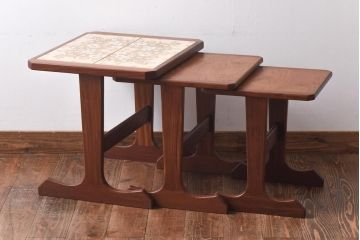 アンティーク雑貨　北欧ビンテージ　G-PLAN(ジープラン)　チーク材　タイル天板が可愛らしいネストテーブル(サイドテーブル)