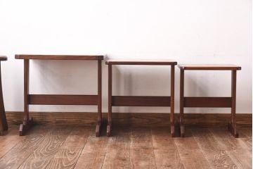 アンティーク雑貨　北欧ビンテージ　G-PLAN(ジープラン)　チーク材　タイル天板が可愛らしいネストテーブル(サイドテーブル)