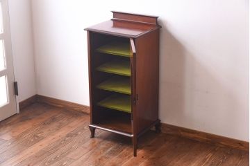 アンティーク家具　イギリスアンティーク　マホガニー材　気品漂う小振りなキャビネット(レコードケース、ミュージックキャビネット)